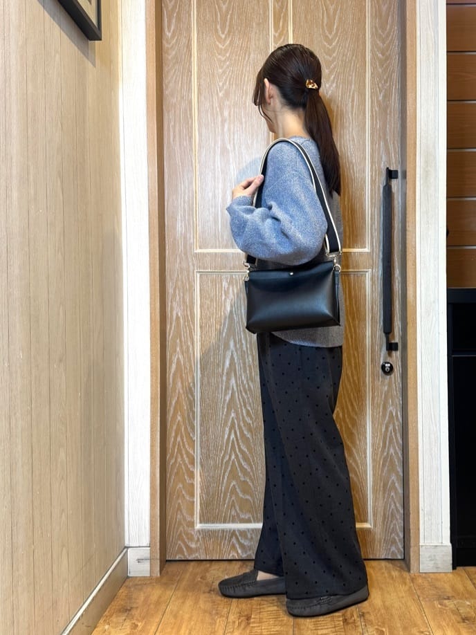 KAORIさんの「SHOO･LA･RUE｜【S-LL】きらっと華やぐ　大人のスパンコールニット」を使ったコーディネート