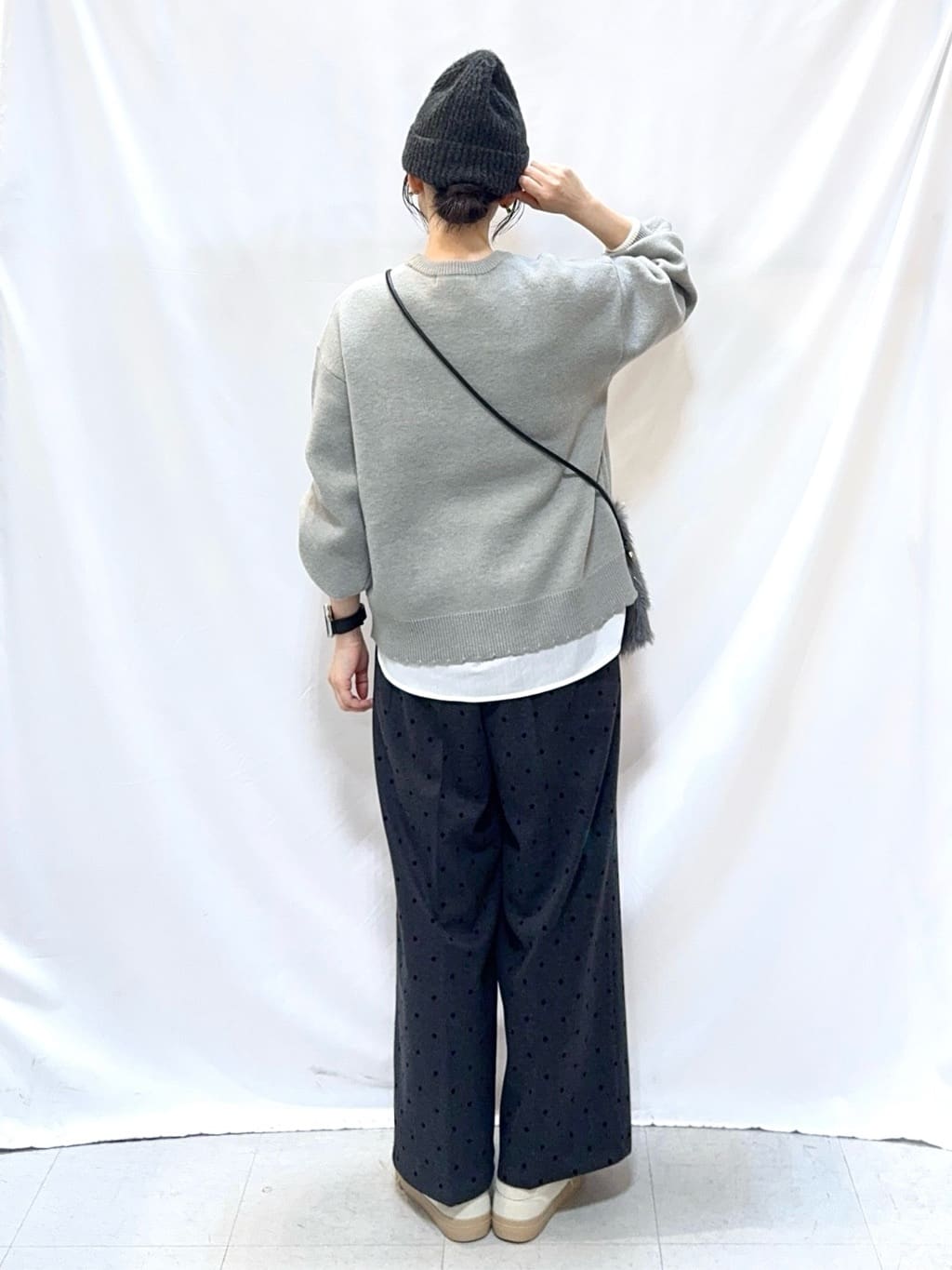𝐇𝐢𝐫𝐨𝐦𝐢さんの「SHOO･LA･RUE｜【洗濯機可/S-LL】裾スカラップが差がつく コード刺繍ロゴニット」を使ったコーディネート