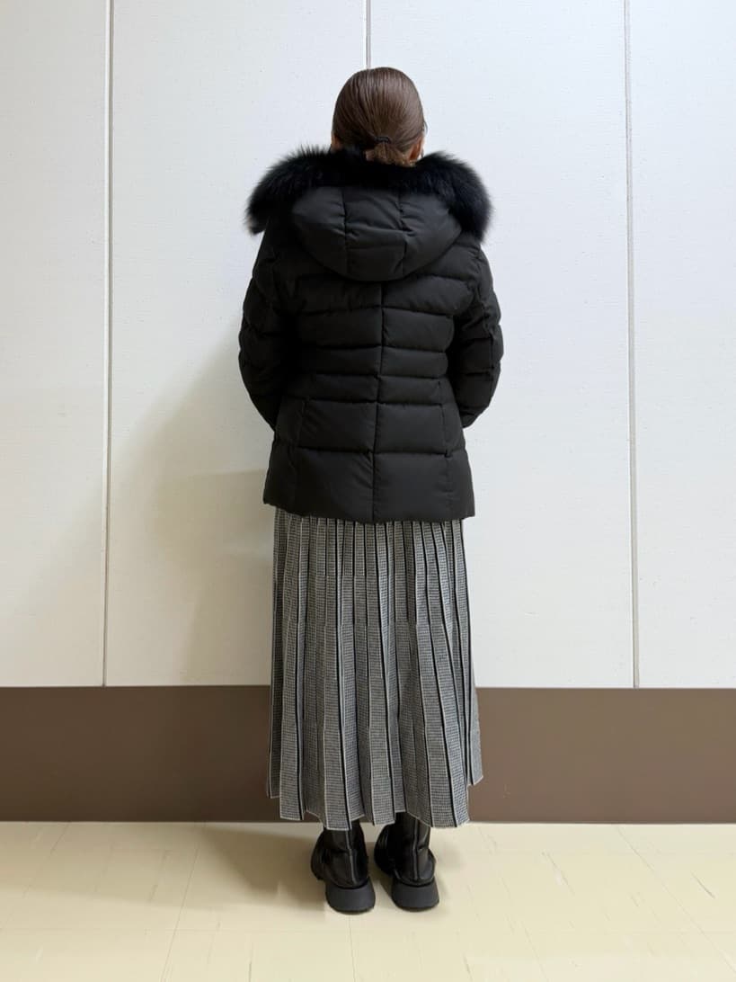 Rikoさんの「INDIVI｜【名品／撥水／抗菌防臭】ショート丈リサイクルダウンコート」を使ったコーディネート