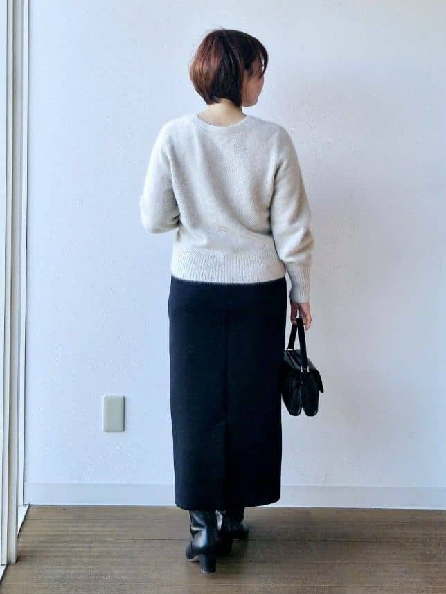 やじまさんの「UNTITLED｜【ふわふわニット/前後2WAY】フォックスカシミヤカーディガン」を使ったコーディネート