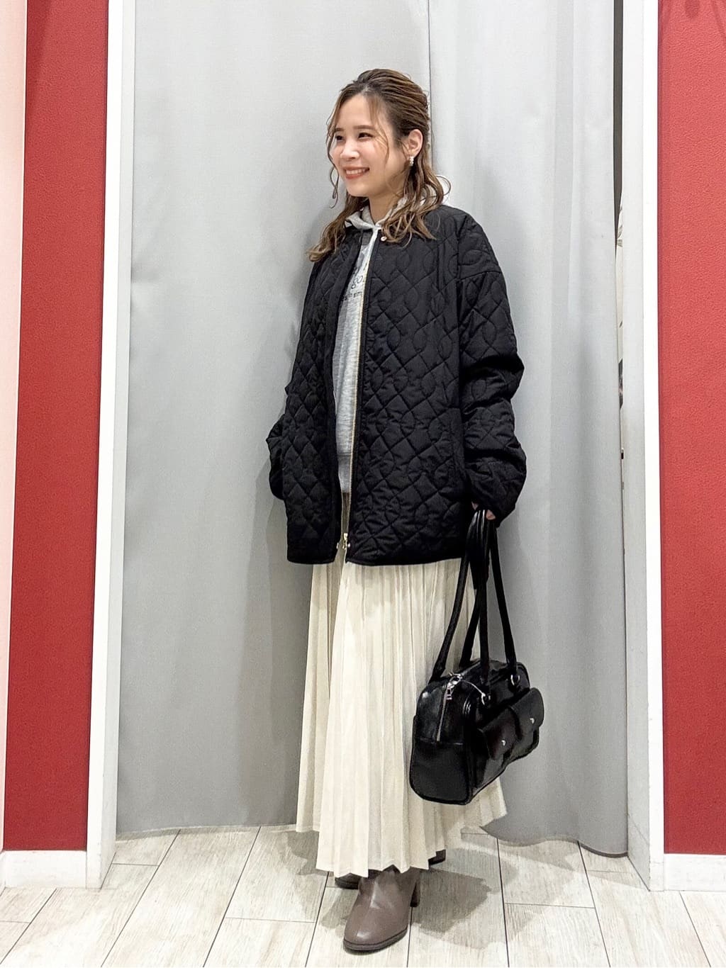 shioさんの「SHOO･LA･RUE｜【セットアップ可/S-LL/なめらかタッチ】選べる3柄 ロゴ入りプルパーカ」を使ったコーディネート