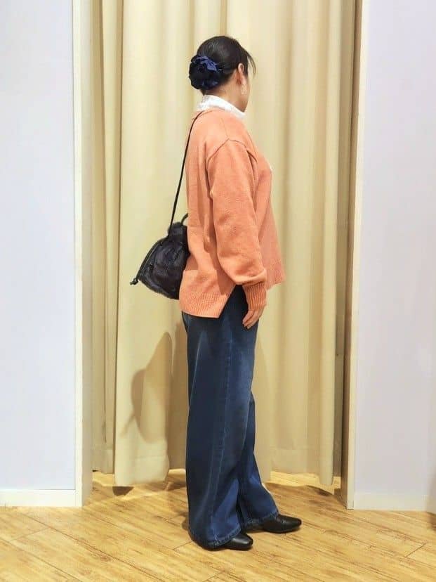くまさんの「SHOO･LA･RUE｜【S-LL/洗濯機可】ふわふわがやみつきになる柔らかさ スウェットライクロゴニット」を使ったコーディネート