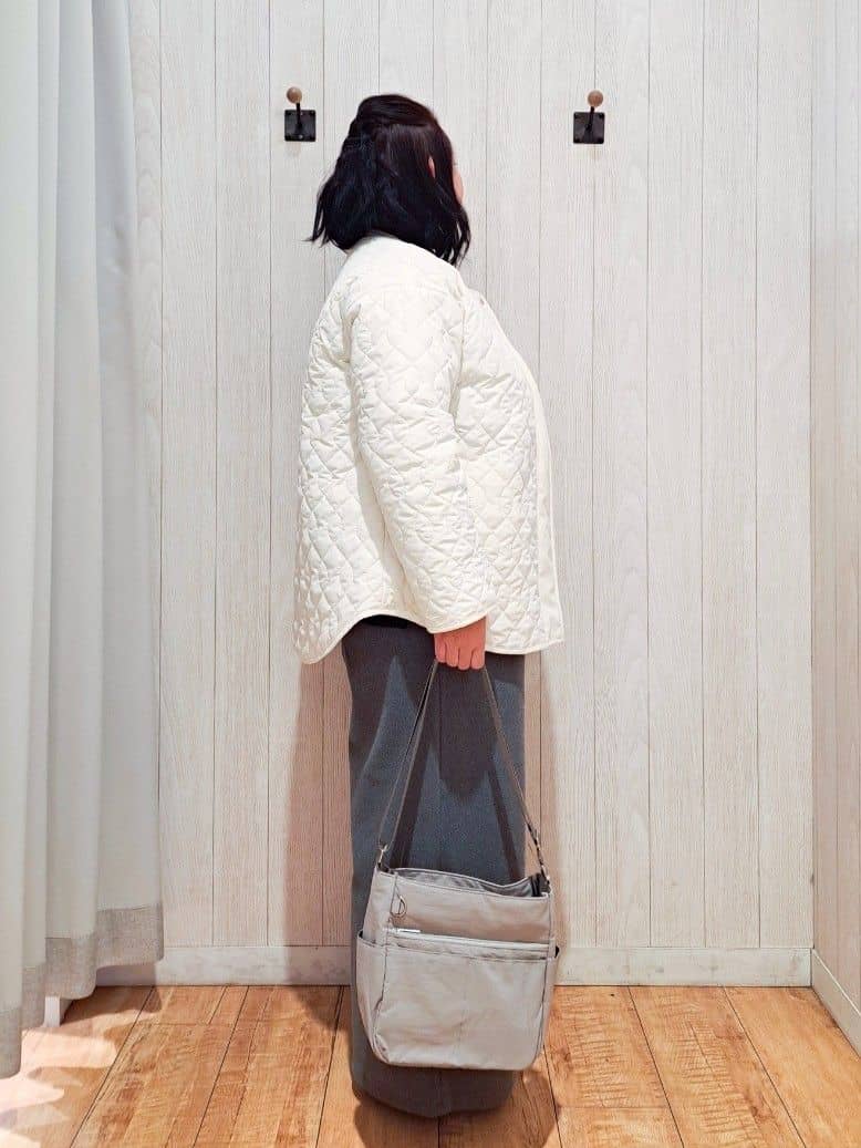 kotomiさんの「SHOO･LA･RUE｜【洗濯機可/S-LL/撥水】ゴールドパーツで上品に 大人が着たい ノーカラーキルトジャケット」を使ったコーディネート