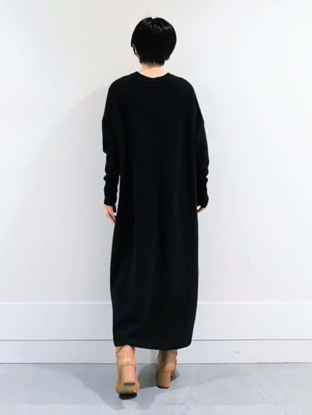 ミズタさんの「UNTITLED｜【ロング丈/ゆったりシルエット】テントライン ニットワンピース」を使ったコーディネート
