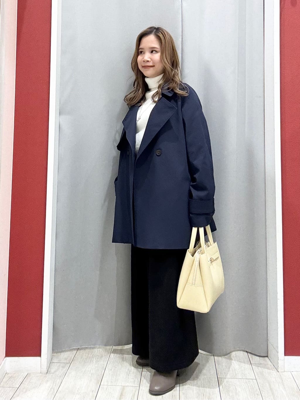 shioさんの「SHOO･LA･RUE｜【S-LL/撥水】通勤やお出かけにも活躍 ミドルトレンチコート」を使ったコーディネート
