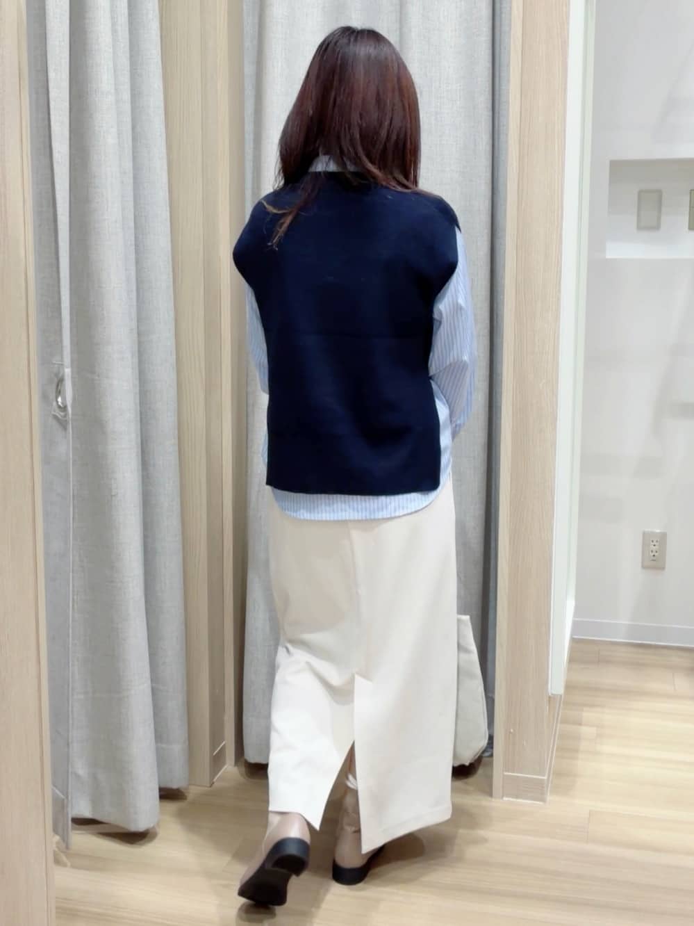Fumikaさんの「grove｜【2点SET】一枚でコーデが決まる！ニットベスト&times;シャツSET」を使ったコーディネート