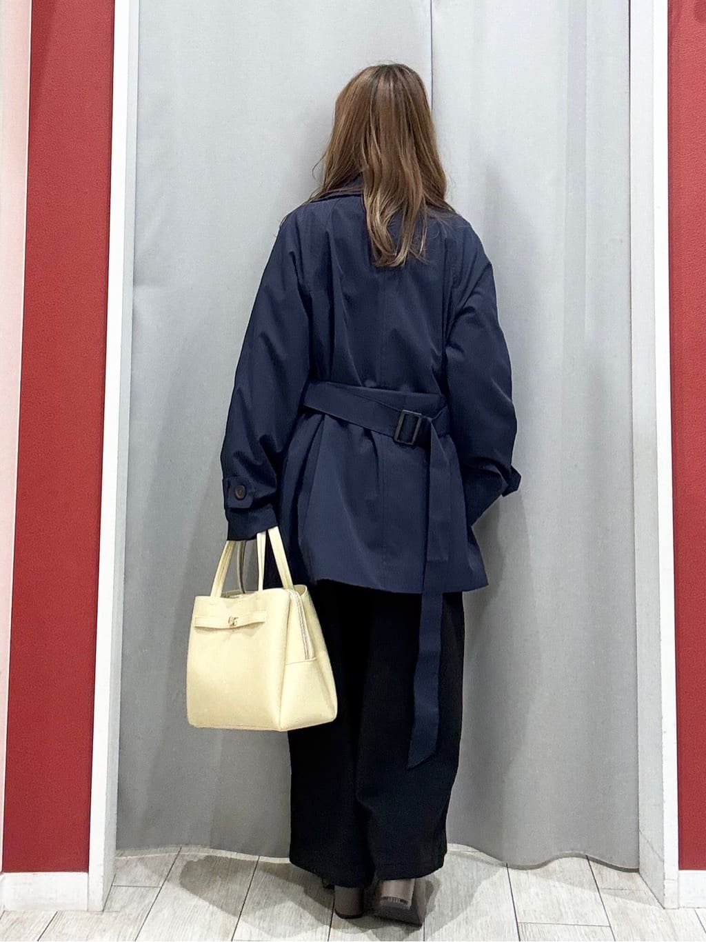 shioさんの「SHOO･LA･RUE｜【S-LL/撥水】通勤やお出かけにも活躍 ミドルトレンチコート」を使ったコーディネート