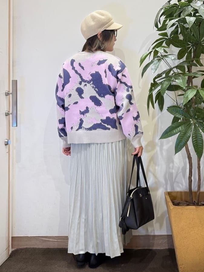 misakiさんの「SHOO･LA･RUE｜【洗濯機可/S-LL】1枚で華やかに ラメ入りニュアンス柄ニット」を使ったコーディネート