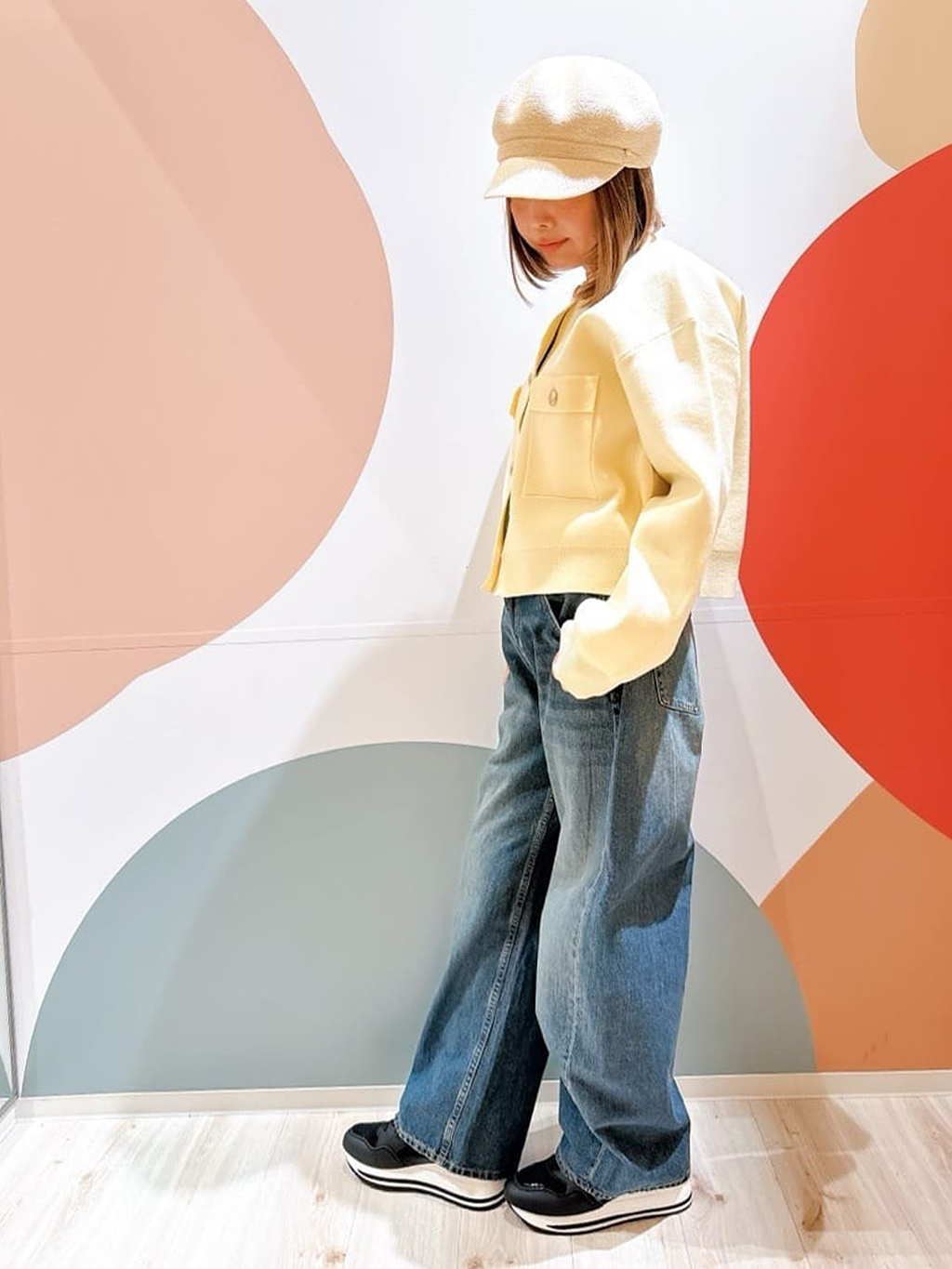 長男さんの「SHOO･LA･RUE｜【洗濯機可/S-LL】1枚でも羽織りでも 華やか上品カーデ」を使ったコーディネート