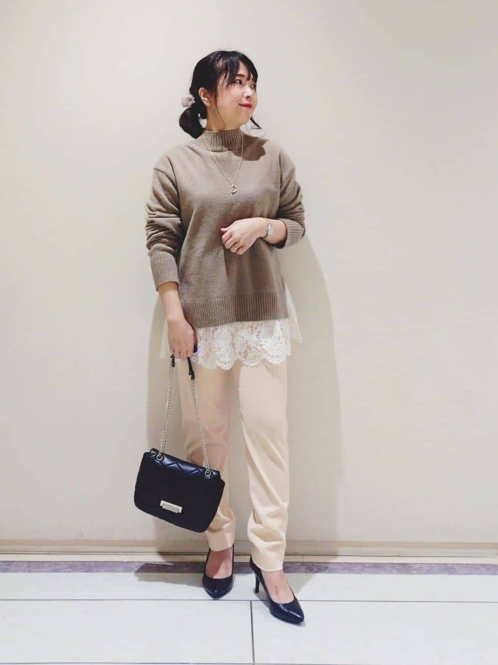 TOMOMIさんの「INDIVI｜【撥水／洗える／デザイン衿】ステッチレス ショートダウンコート」を使ったコーディネート