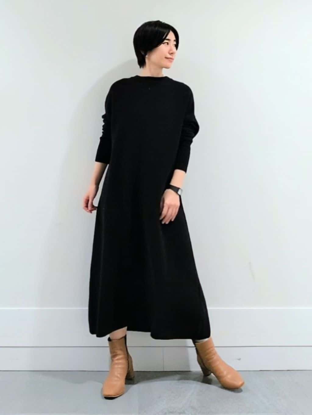 ミズタさんの「UNTITLED｜【ロング丈/ゆったりシルエット】テントライン ニットワンピース」を使ったコーディネート