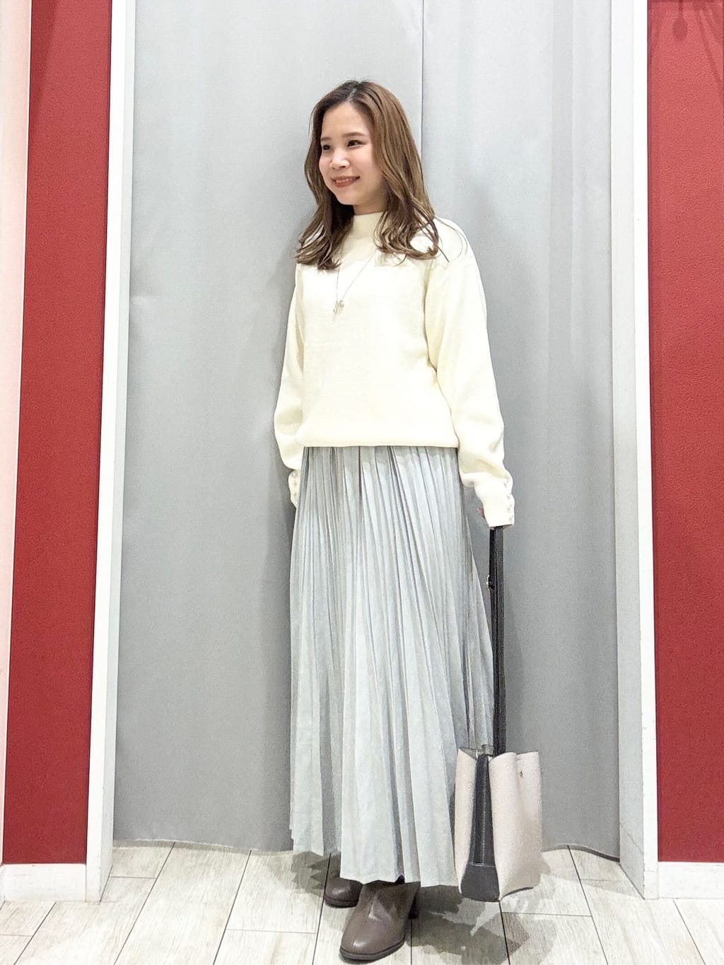 shioさんの「SHOO･LA･RUE｜【洗濯機可/S-LL】きれいめにもカジュアルにも スエードライク プリーツスカート」を使ったコーディネート