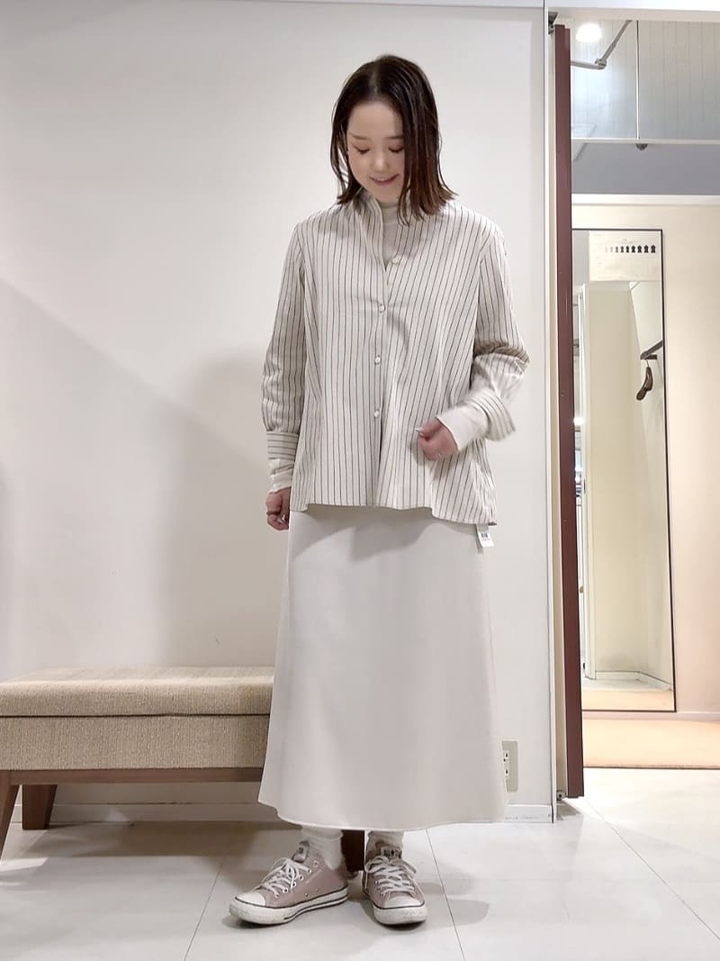 YUIさんの「UNTITLED｜【ウエストゴム/洗える】サテンナロースカート」を使ったコーディネート