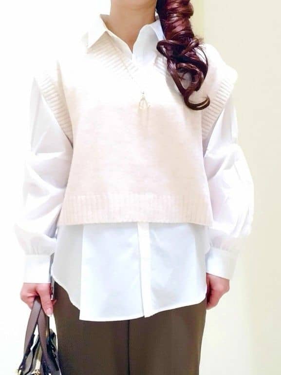 花さんの「Reflect｜【単品使い◎】ニットベスト＋シャツセット」を使ったコーディネート