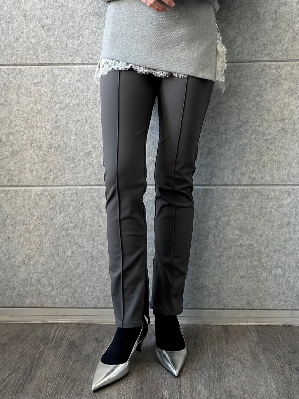 honoka Aさんの「CODE A｜off－shoulder sweat」を使ったコーディネート