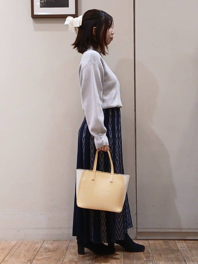 Riranさんの「SHOO･LA･RUE｜【洗濯機可/セットアップ可／S-LL】新色追加 女性らしさ際立つ もちもちニットスカート」を使ったコーディネート