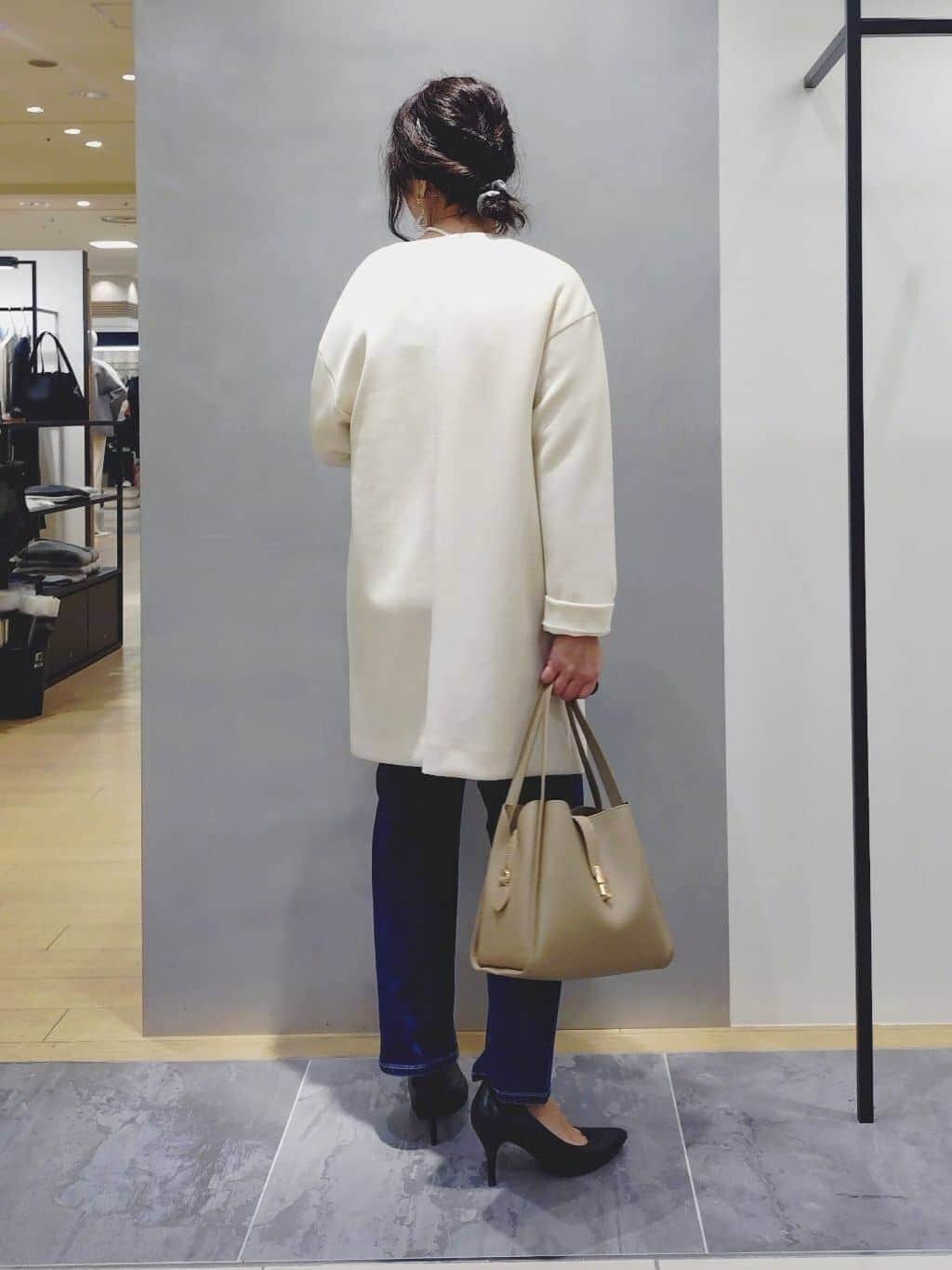 TOMOMIさんの「INDIVI｜【褒められデニム】スリムストレート デニムパンツ」を使ったコーディネート