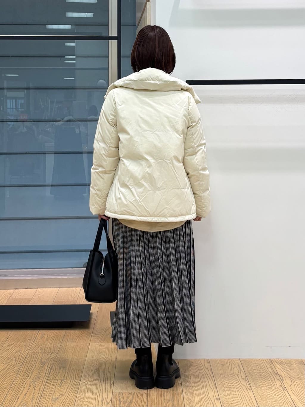 asamiさんの「INDIVI｜【洗える／選べる8色】トーンアップニット」を使ったコーディネート