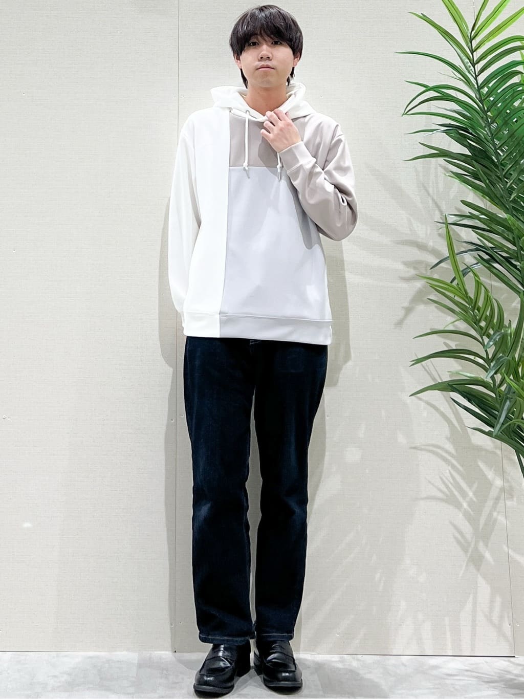 SHI-MAさんの「THE SHOP TK｜【大人の為の絶妙バランス】パネル切替パーカ 濯機機OK」を使ったコーディネート