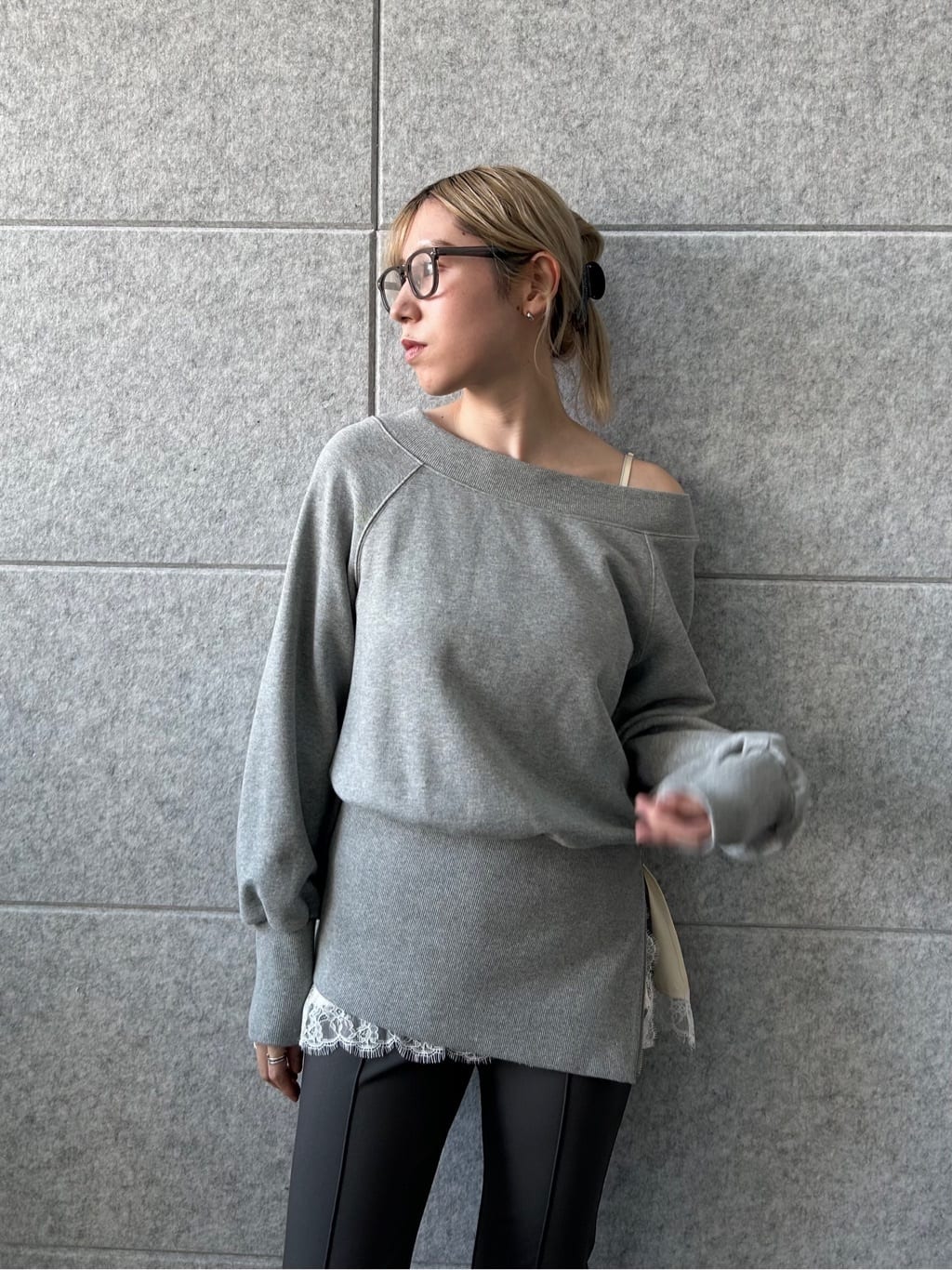 honoka Aさんの「CODE A｜off－shoulder sweat」を使ったコーディネート