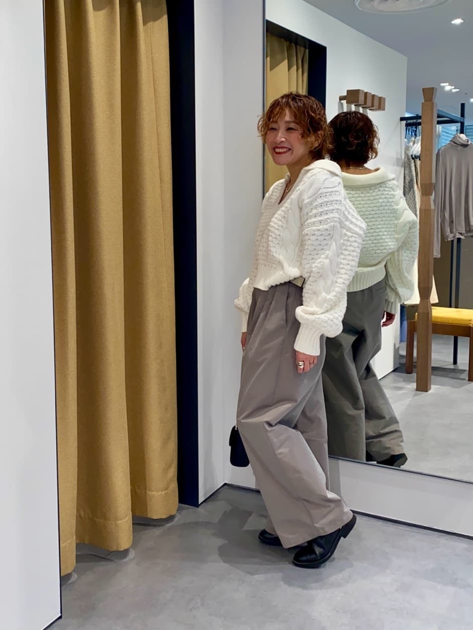 mari_831さんの「INDIVI｜チノシャンプレータックパンツ」を使ったコーディネート
