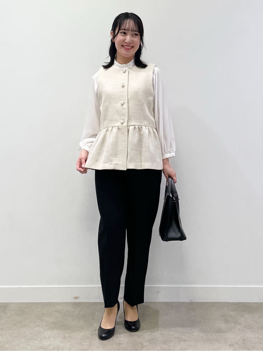 yukariさんの「Dessin｜【入卒/セレモニー】パール調ボタンベスト」を使ったコーディネート