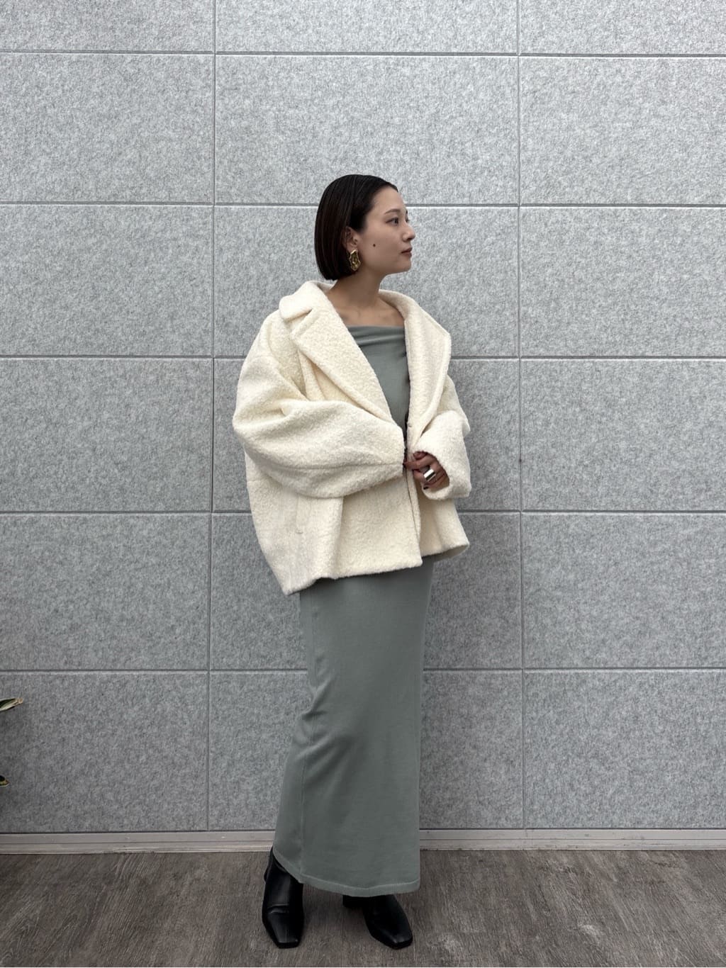ayanoさんの「INDIVI｜ドレープオフショルニットワンピース」を使ったコーディネート