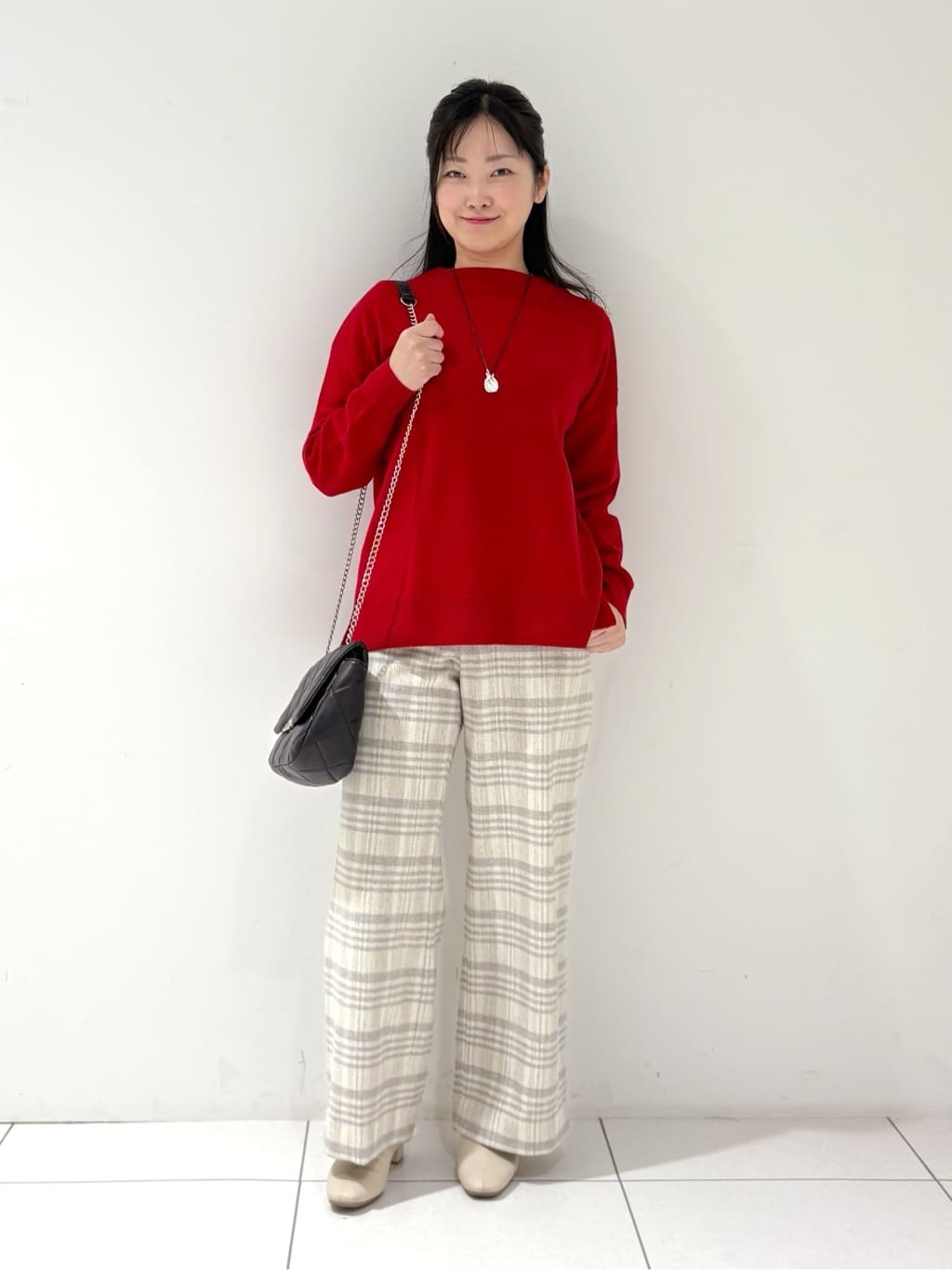 momokoさんの「INDIVI｜【洗える／カシミヤ混】ボトルネック ドルマンスリーブニット」を使ったコーディネート