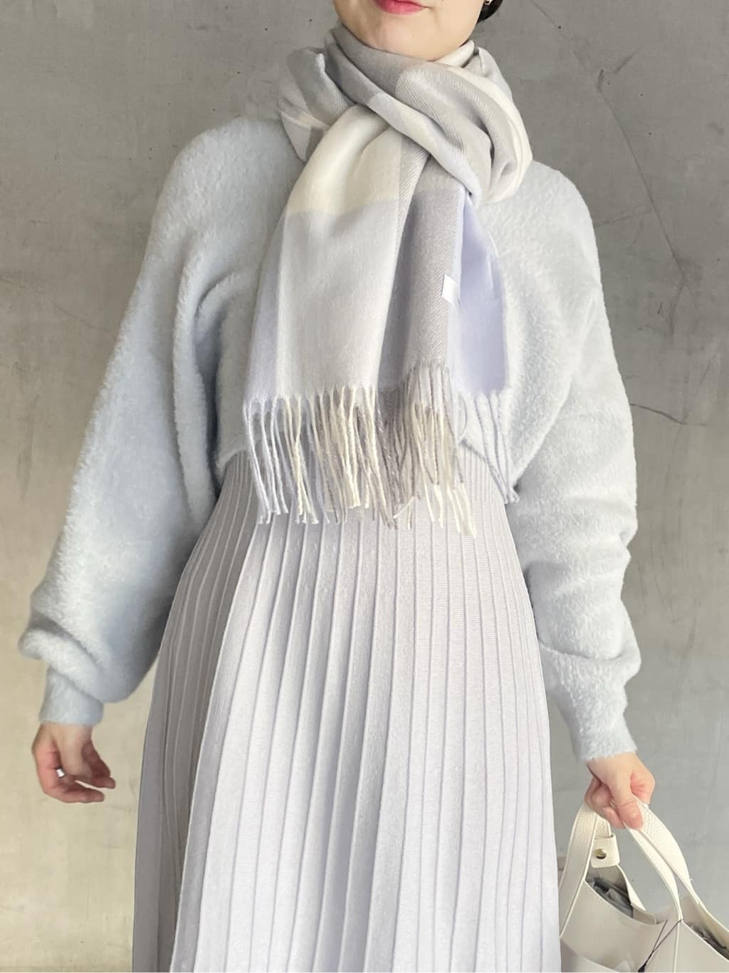tomokoさんの「OPAQUE.CLIP｜ラメフェザープルオーバーセット ニットワンピース【洗濯機OK】《XS～LL》」を使ったコーディネート