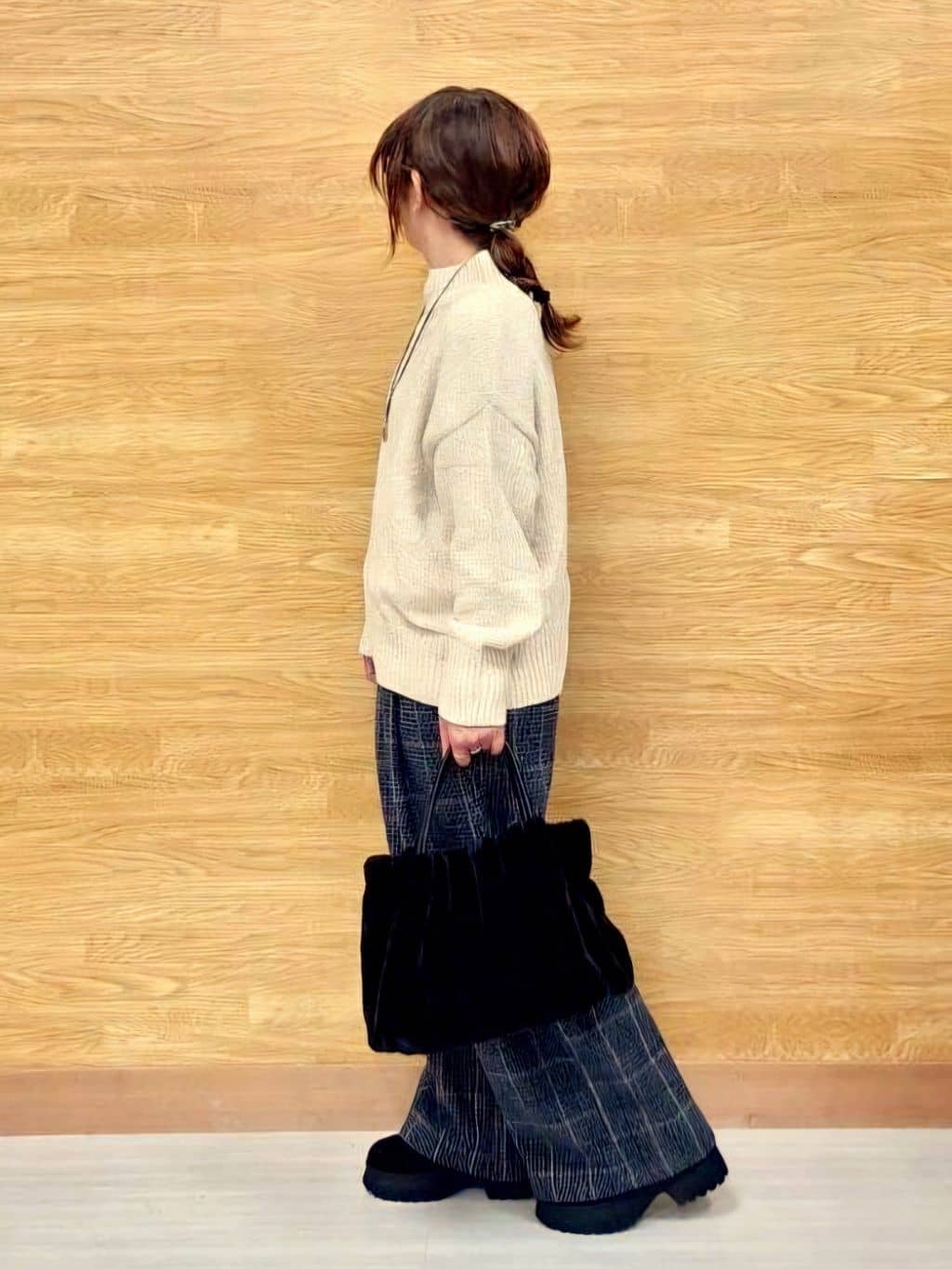 ありゅさんの「SHOO･LA･RUE｜【あったか/S-LL】脚のラインをきれいに魅せる チェック柄ワイドパンツ」を使ったコーディネート