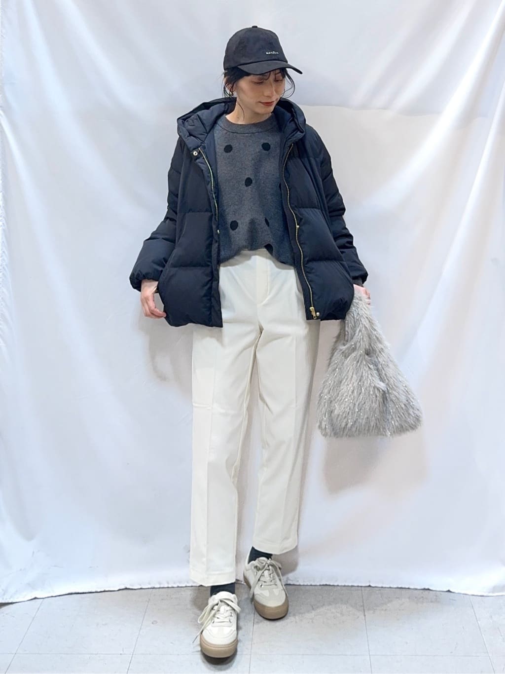 𝐇𝐢𝐫𝐨𝐦𝐢さんの「SHOO･LA･RUE｜【撥水/洗える】ショートフーディーダウン」を使ったコーディネート