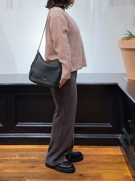 Asamiさんの「DRESSTERIOR｜アルパカブレンドVネックニット」を使ったコーディネート