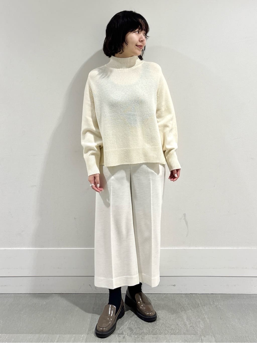 モエカさんの「UNTITLED｜【8色展開/洗える】ウールカシミヤ ハイネックニット」を使ったコーディネート