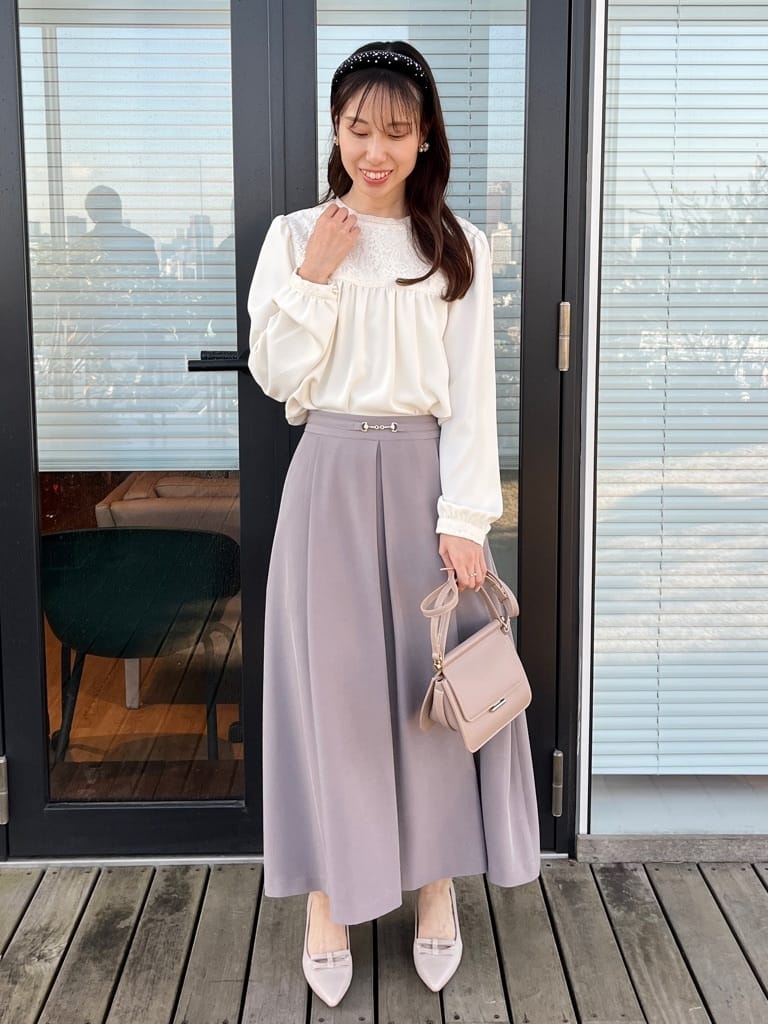 はばさんの「Couture brooch｜【ハレの日・通勤】レースドッキング ブラウス」を使ったコーディネート