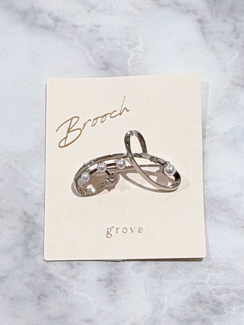 まきさんの「grove｜パール調ビジューブローチ」を使ったコーディネート