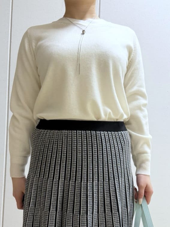 Rikoさんの「INDIVI｜【洗える／チュニック丈／カシミヤ混】スリットデザインVネックニット」を使ったコーディネート