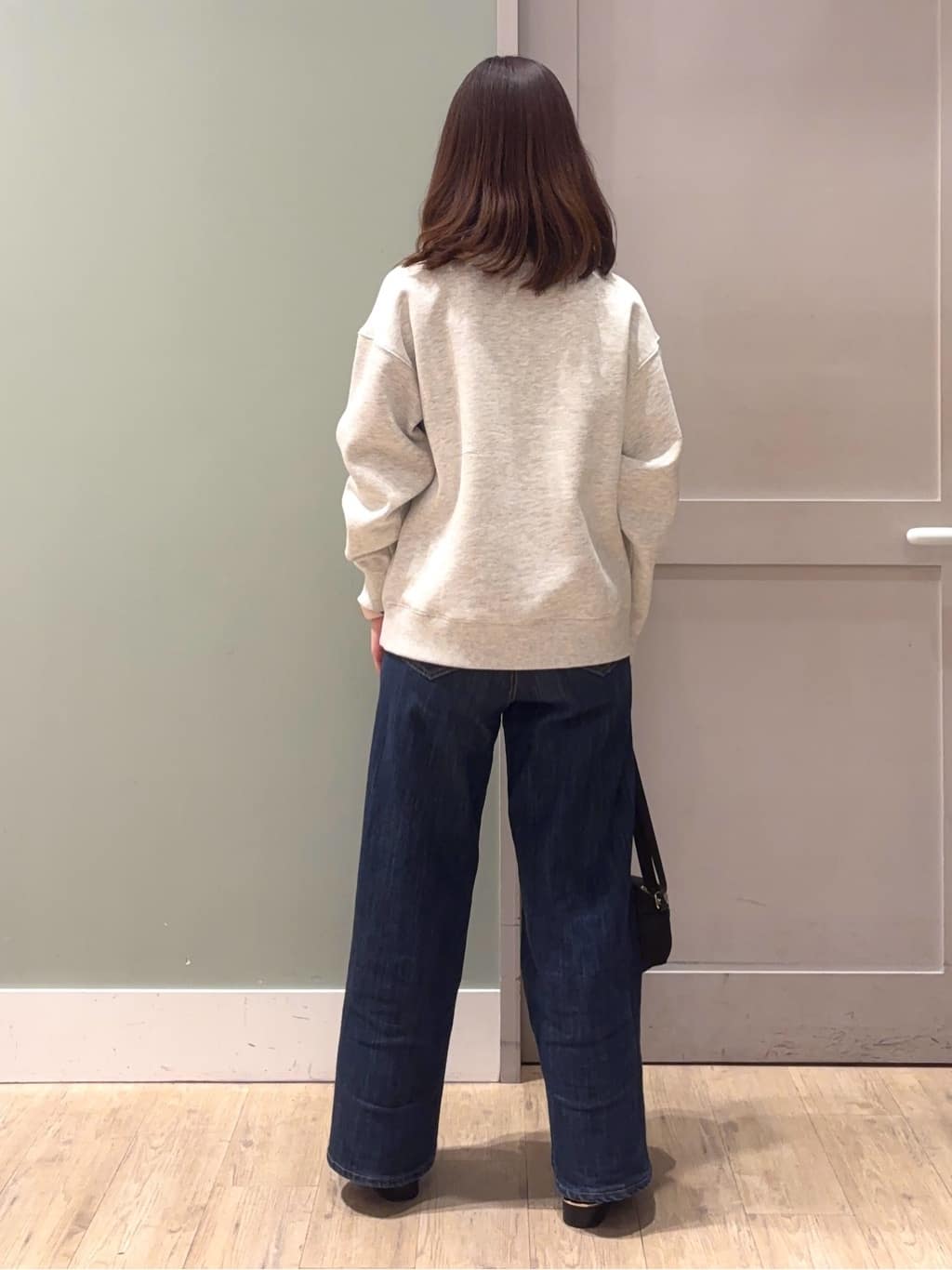 しばみさんの「grove｜プレッピーロゴ裏起毛スウェット」を使ったコーディネート