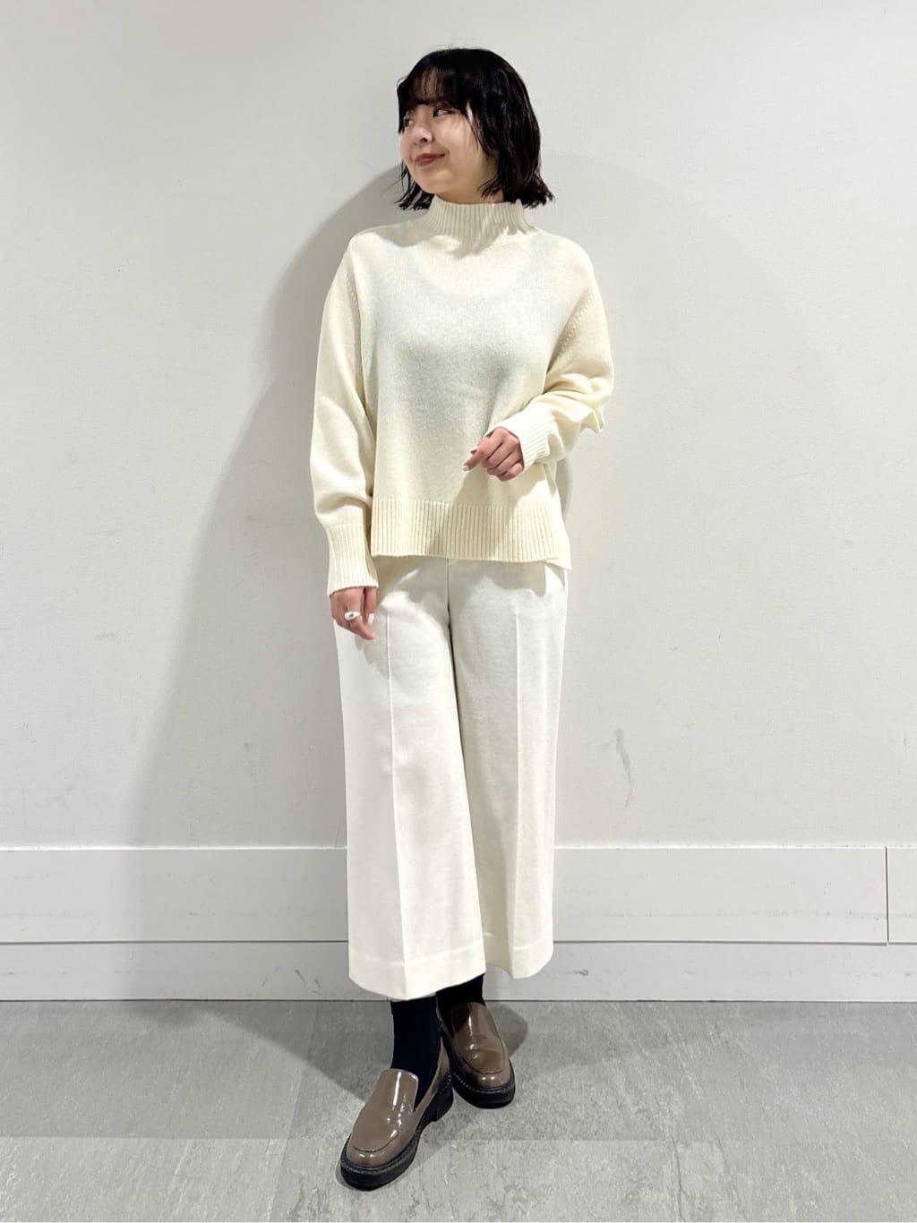 モエカさんの「UNTITLED｜【8色展開/洗える】ウールカシミヤ ハイネックニット」を使ったコーディネート
