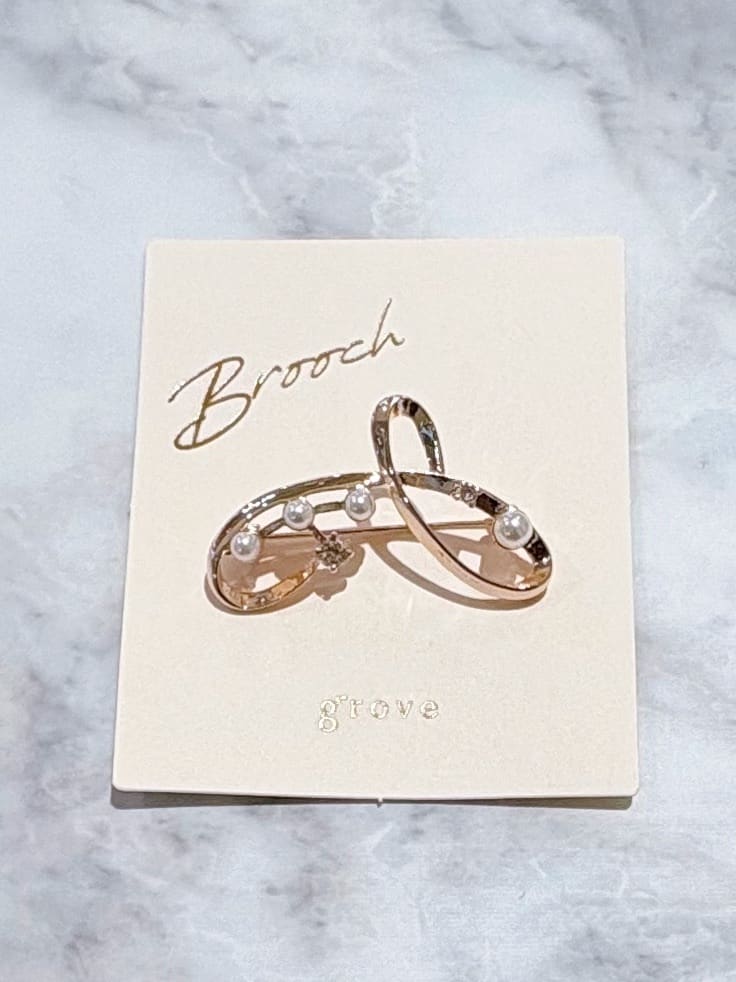まきさんの「grove｜パール調ビジューブローチ」を使ったコーディネート