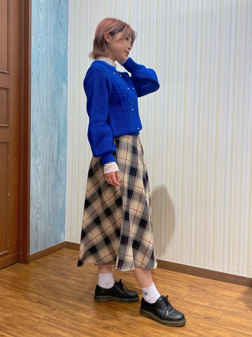 ayaさんの「SHOO･LA･RUE｜【洗濯機可/S-LL】フェイクパールで上品見え ケーブルニット」を使ったコーディネート