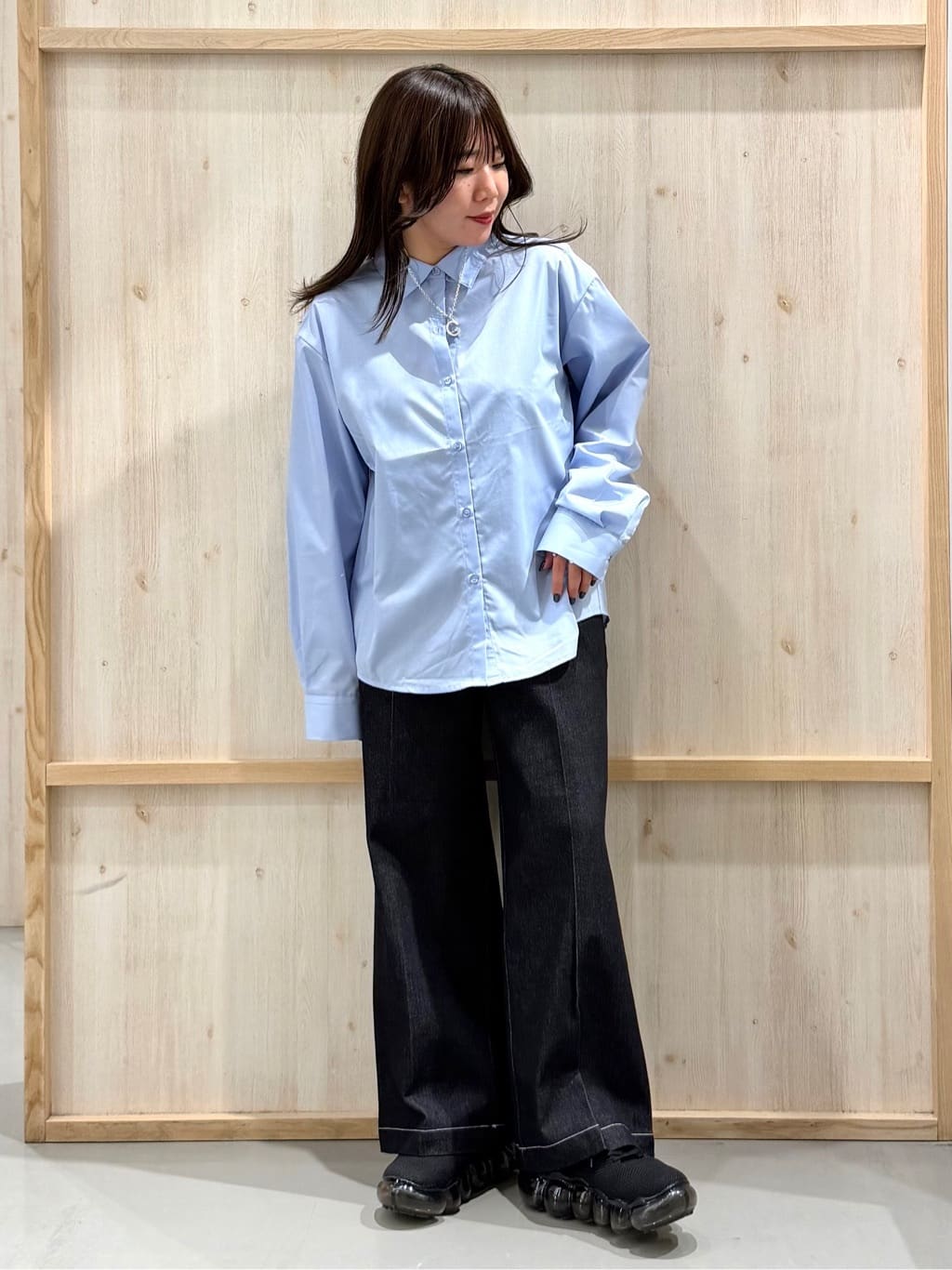 nanaさんの「THE SHOP TK｜【2点セット】レイヤードスタイルでこなれ見え ニットベスト＆シャツ」を使ったコーディネート