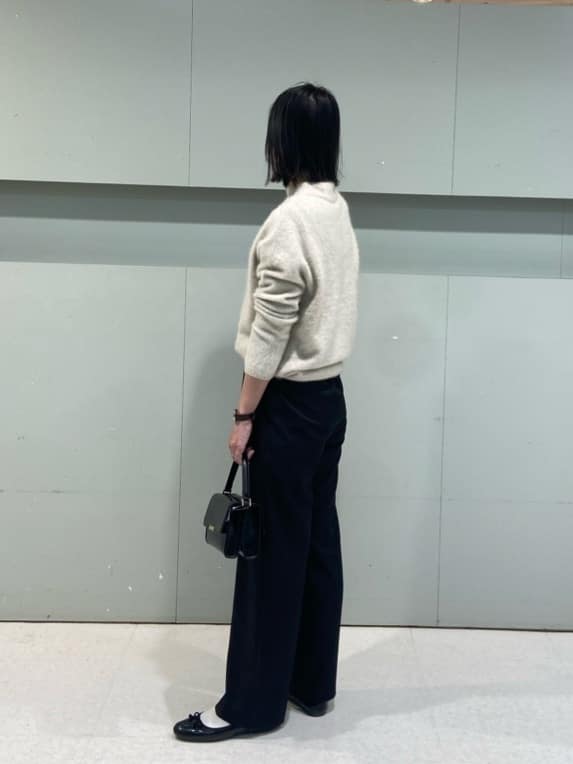 hitomiさんの「UNTITLED｜【大人な品格/ふわふわニット】フォックスカシミヤ コクーンニット」を使ったコーディネート