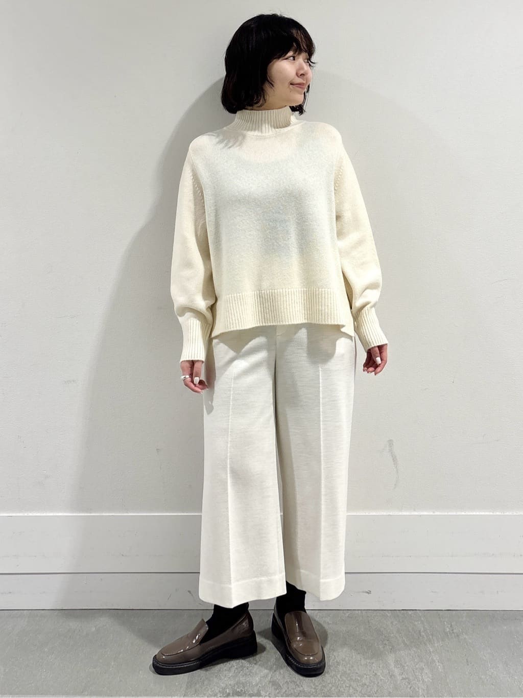モエカさんの「UNTITLED｜【8色展開/洗える】ウールカシミヤ ハイネックニット」を使ったコーディネート