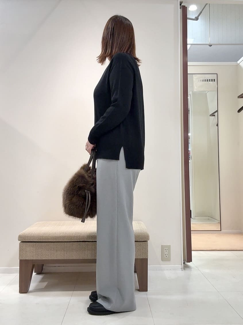 YUIさんの「UNTITLED｜【8色展開/体型カバー】魅せるタイムレスニット」を使ったコーディネート
