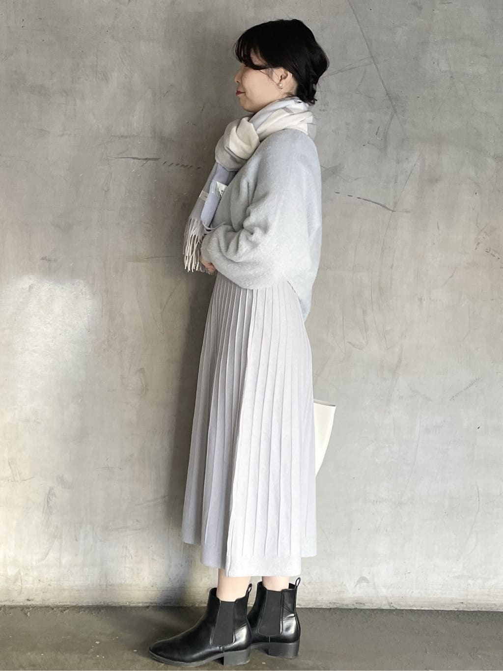 tomokoさんの「OPAQUE.CLIP｜ラメフェザープルオーバーセット ニットワンピース【洗濯機OK】《XS～LL》」を使ったコーディネート