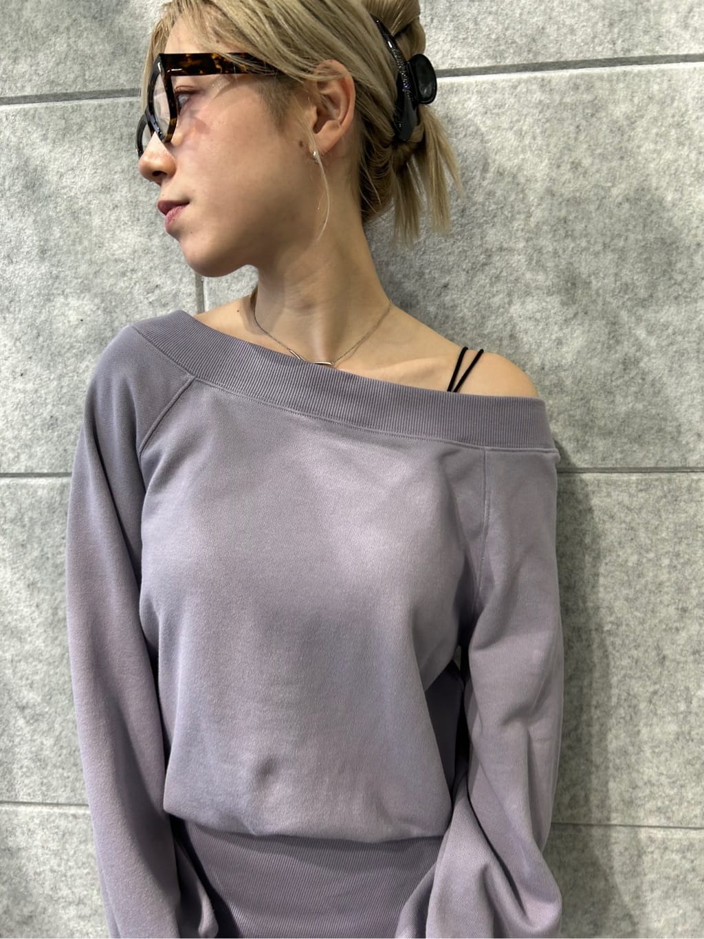 honoka Aさんの「CODE A｜off－shoulder sweat」を使ったコーディネート