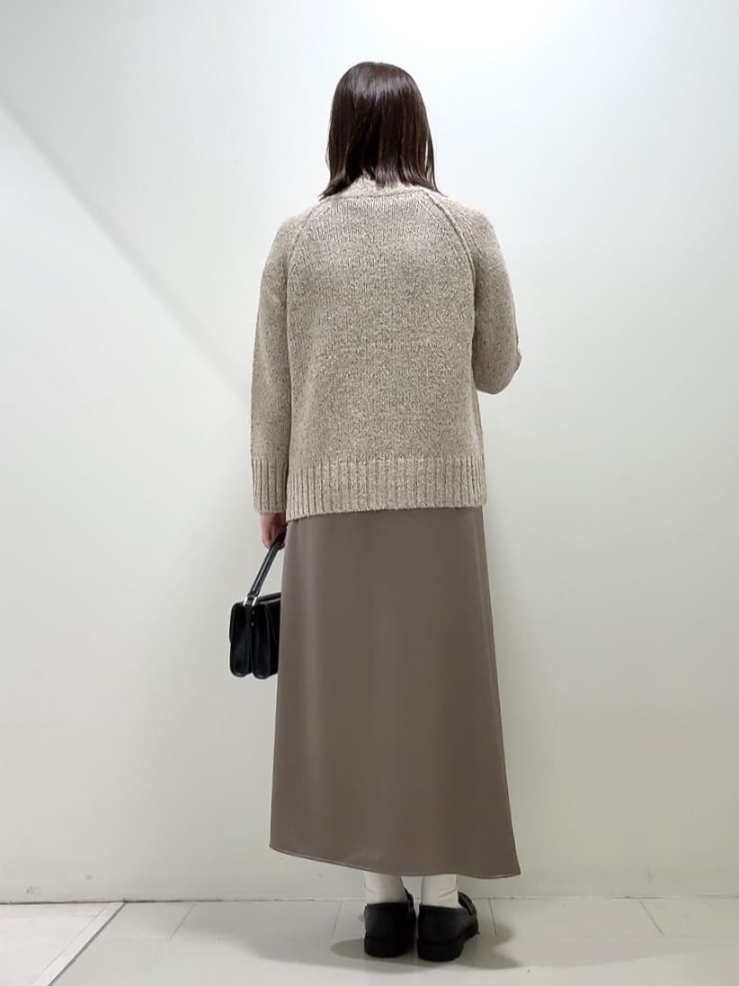 YUIさんの「UNTITLED｜【ウエストゴム/洗える】サテンナロースカート」を使ったコーディネート