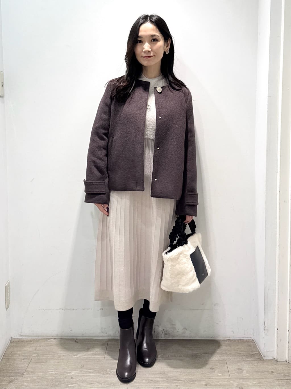 yuicciさんの「OPAQUE.CLIP｜ラメフェザープルオーバーセット ニットワンピース【洗濯機OK】《XS～LL》」を使ったコーディネート