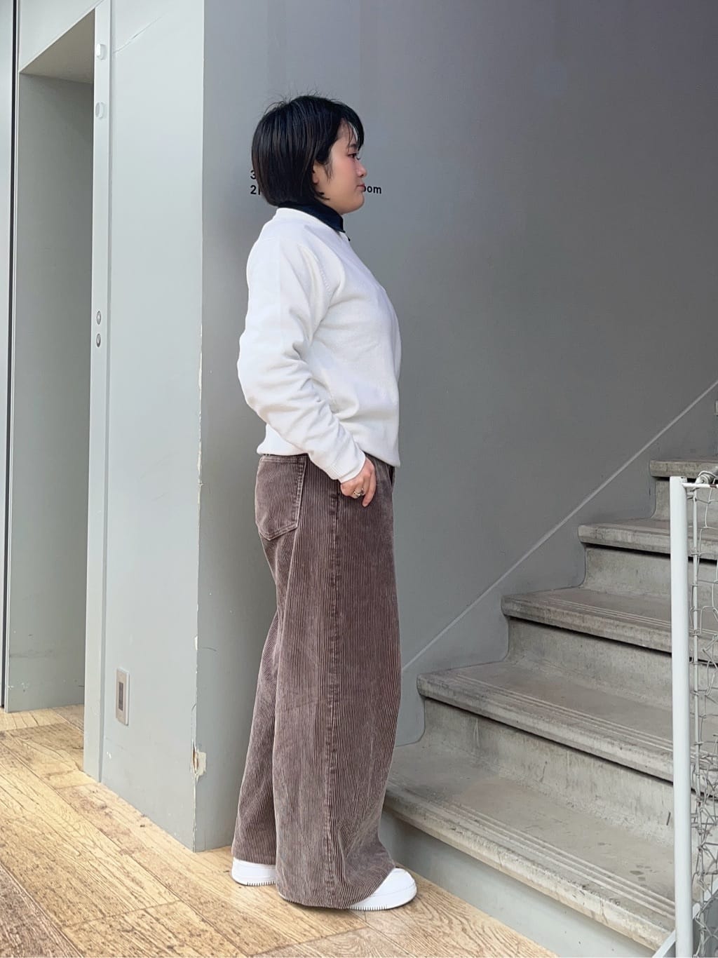 karunaさんの「TAKEO KIKUCHI｜【Air Palette Knit】ワンポイント カラーニット プルオーバー」を使ったコーディネート