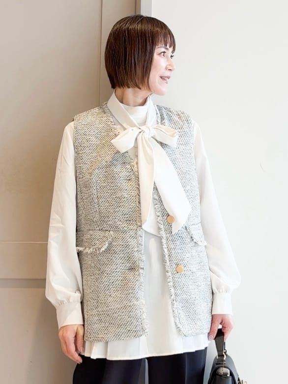 yamakoさんの「grove｜【マシンウォッシュ/防シワ/UVカット】裾プリーツ取り外しボウタイブラウス」を使ったコーディネート